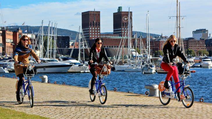 Cycling Oslo's waterfront. 



Cyclists at Aker Brygge, Tjuvholmen
Number:  	1882
Credits:  	VisitOSLO/Rod Costa