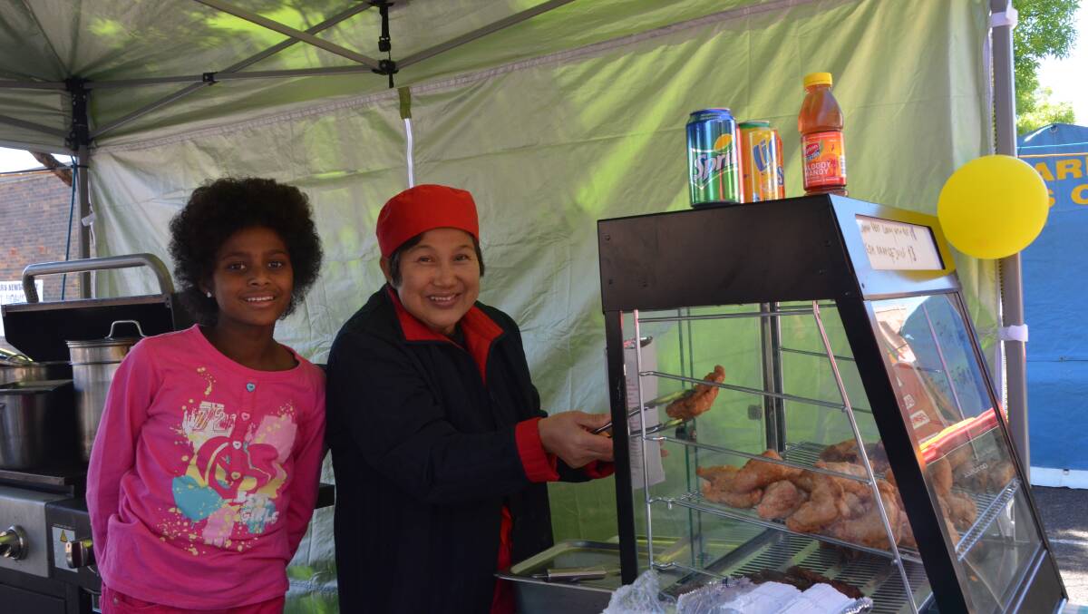 Filipa Tauvai helps her mother Aree Tauvai, owner of the Little Thai Kitchen, serve customers.
