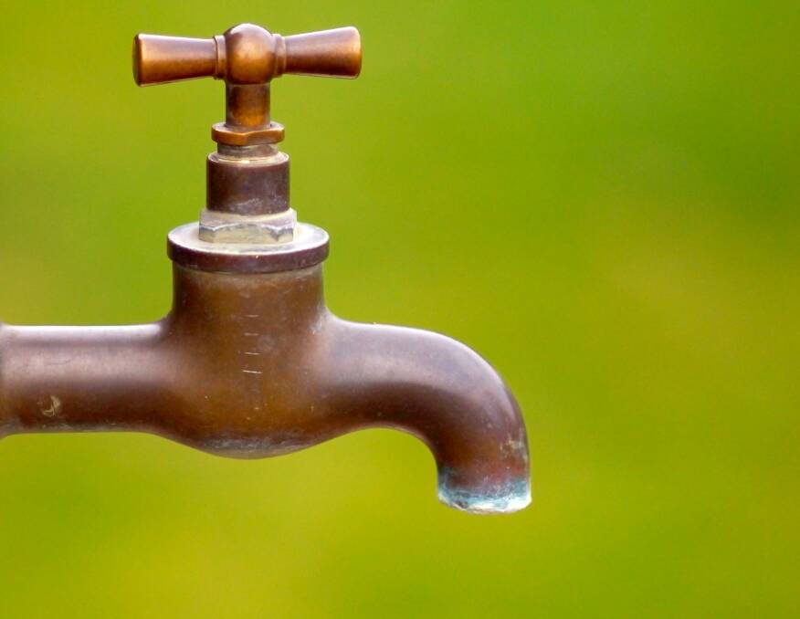 Armidale residents face 2 L/min water usage cap after unpaid bills spur Council into action