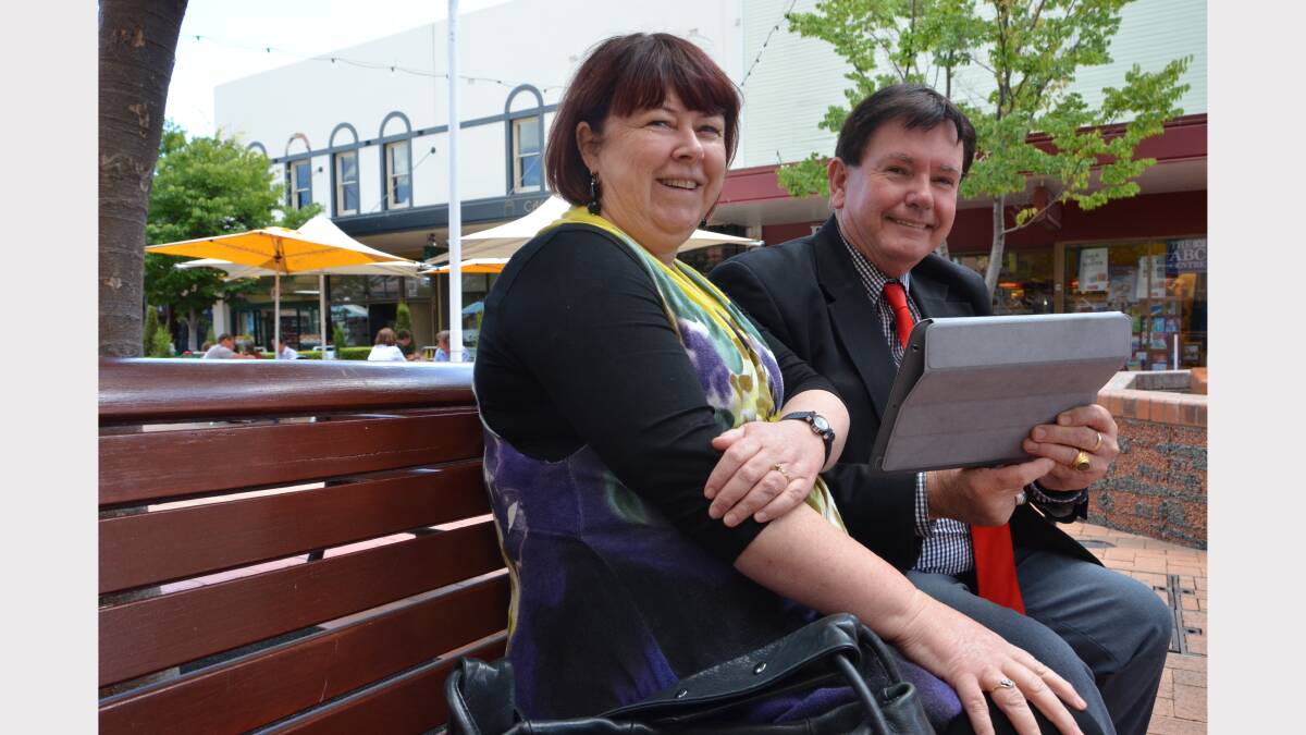 POWERING UP: Armidale Dumaresq Mayor Jim Maher has given the thunbs up to CBD business consultant Linda Hailey’s idea to introduce free wi-fi into the Mall.