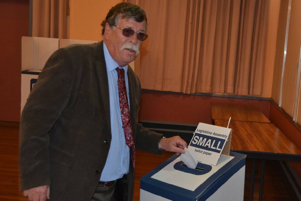 Labor candidate Herman Beyersdorf votes at Armidale Town Hall.