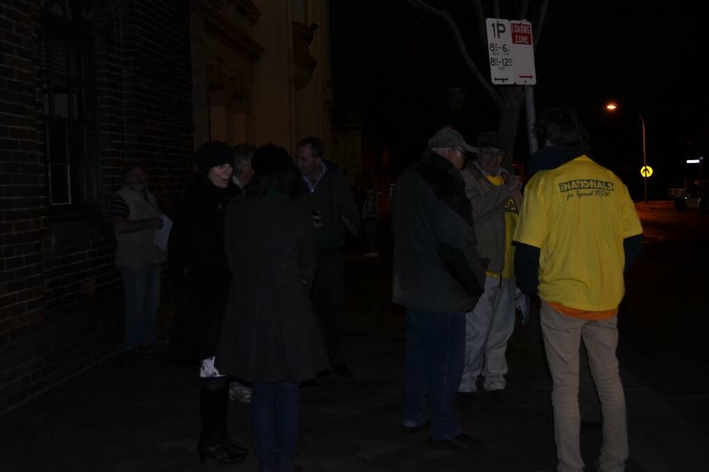 Last minute voters brave the cold in Armidale.