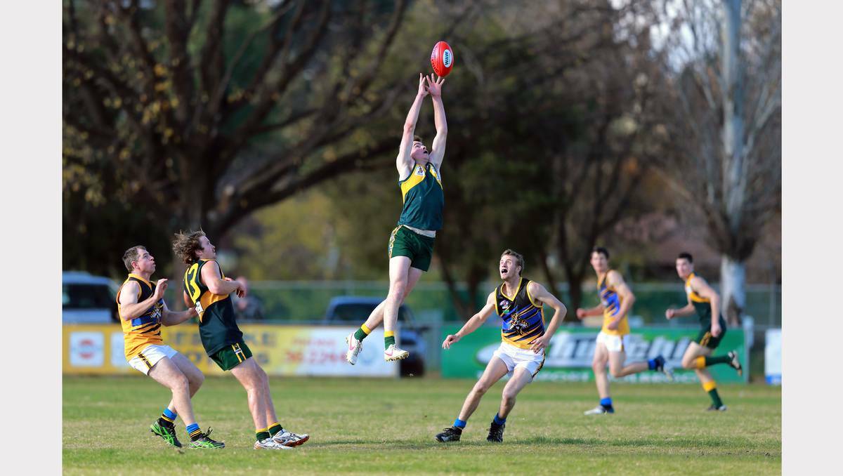 Jim Grills takes a screamer. Picture: John Russell, The Border Mail