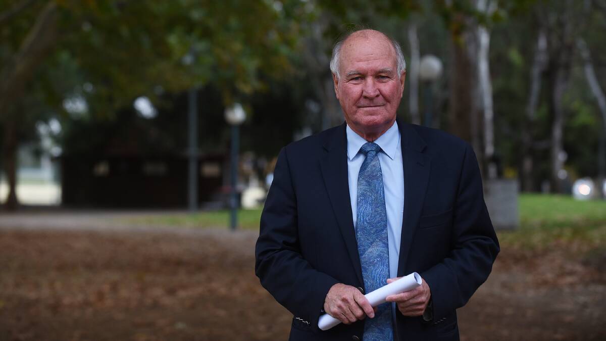 Tony Windsor throws his support behind two candidates
