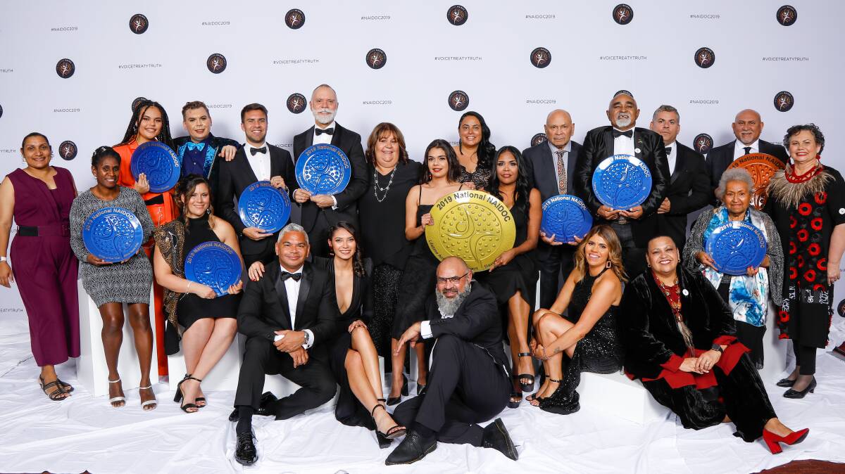 The 2019 National NAIDOC Award winners, including Dean Duncan (second from right), and NAIDOC committee. Photo: NIAA