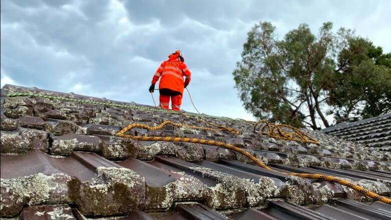 Armidale SES in action in the Armidale CBD this morning following last nights wild weather. Photo supplied.
