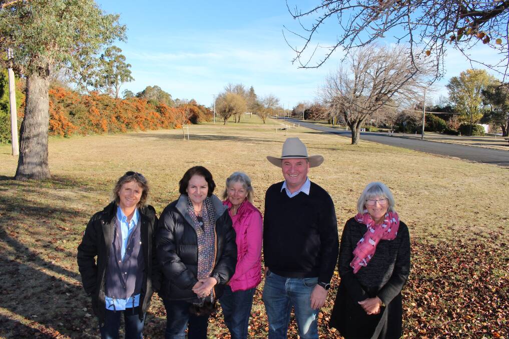 Member for New England Barnaby Joyce with Julie Waters, Wendy Mulligan, Liz Brown and Sharon Bowles from Guyra Garden Club