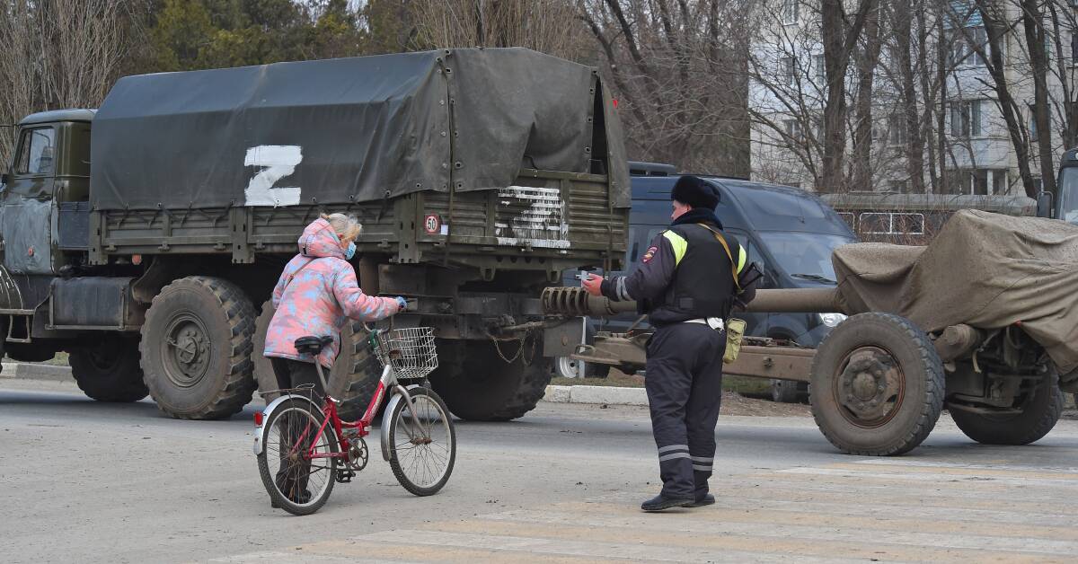 The situation on the Russian-Ukrainian border. The movement of military equipment on one of the streets of the city. Photo: Viktor Korotaev/Kommersant/Sipa USA