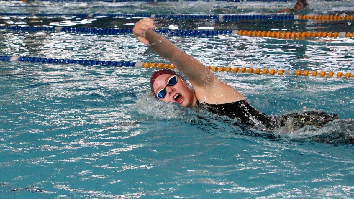 Isabella Henderson on her way to setting a new TAS record in the 13 year girls 100m freestyle.