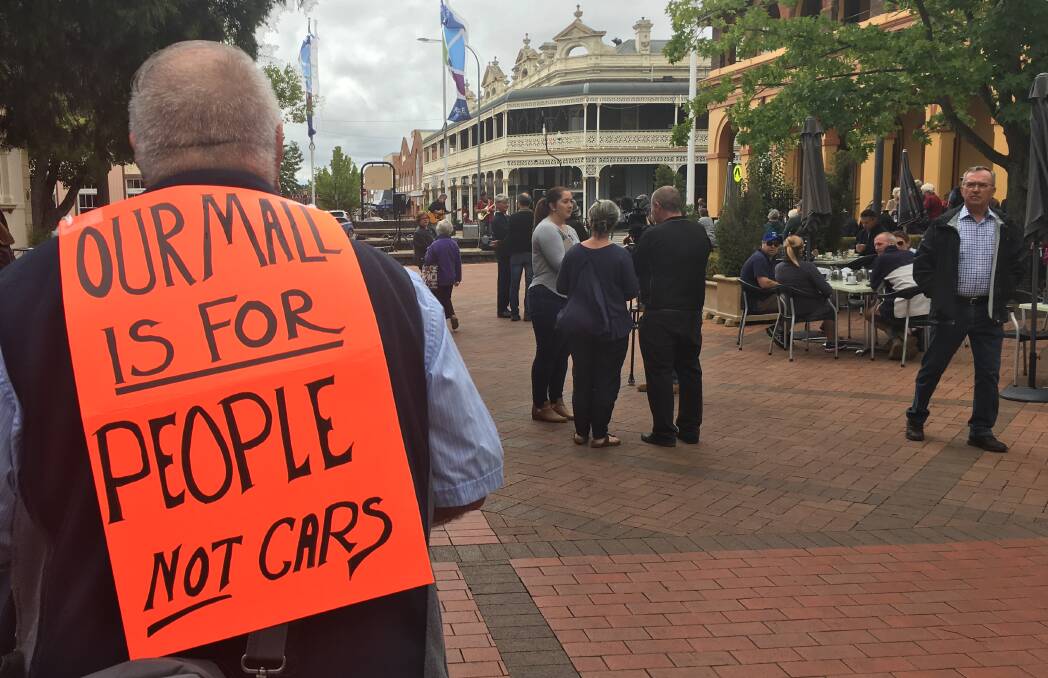Hundreds join protest in Armidale mall on Saturday morning