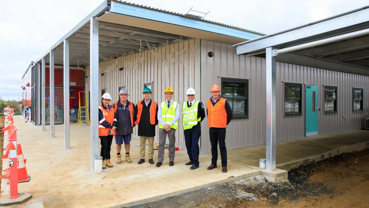 Inspecting progress on the new $6 million New England Rural Fire Service Fire Control centre, Public Works Advisorys Meroeh Shaker, (from left) Richard Crookes Constructions Site Manager Darren McMartin, Armidale Regional Council General Manager James Roncon, Northern Tablelands MP Adam Marshall, New England RFS Zone Manager Superintendent Paul Metcalfe and Mayor Sam Coupland.