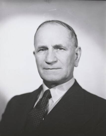 David Drummond in later years. Australian National Librarian Harold White wanted the Drummond papers to come to the National Library as a collection of national importance. Drummond was determined that they should go to the University of New England Archives.