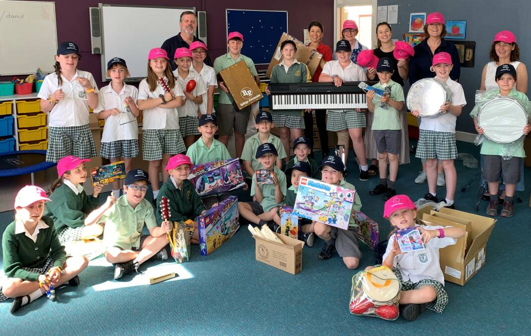 St Joseph's Uralla Principal Judy Elks, staff and students with Gift of Music Rural Aid founders Wayne and Robyn Thomson.
