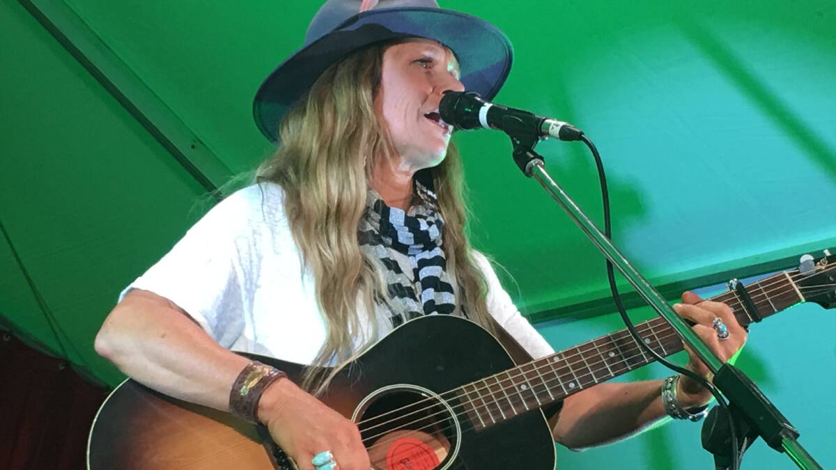 Kasey Chambers removed her scarf during the concert, and commented that Armidale was warmer than she expected.