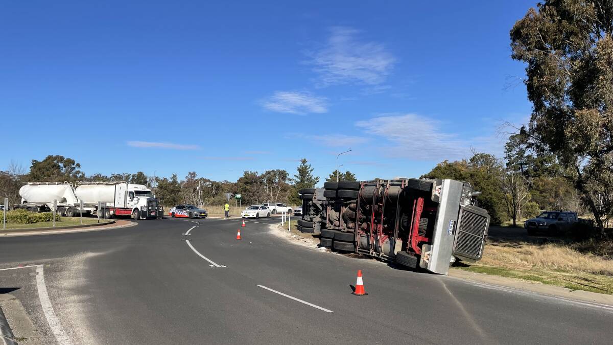 'I'll help ya mate!': Driver's escape after truck tips carrying $150k solar panels in Armidale