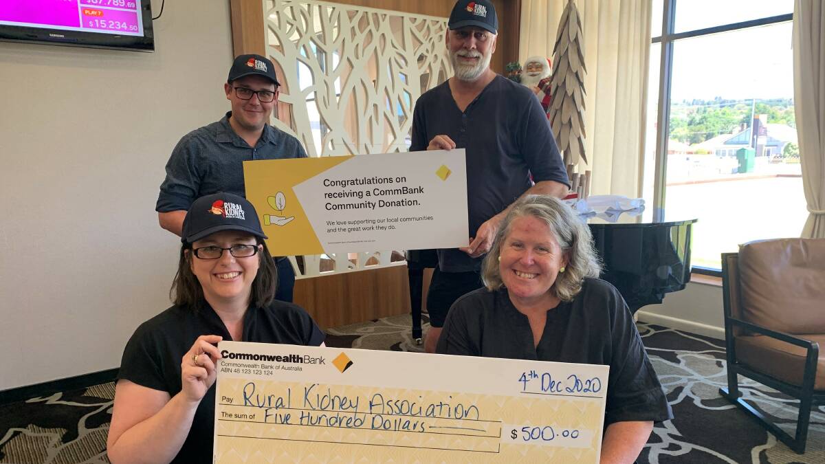 Back: Business banker Ken Woodhouse, Richard Lee from the Rural Kidney Association, (front) Commonwealth Bank manager Debra Honeysett and Nicki Scholes-Robertson from the Rural Kidney Association with the $500 donation.