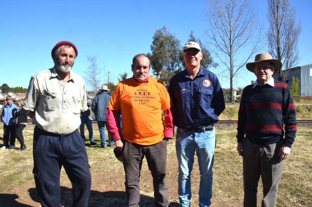 GUYRA RALLY: Guyra ANTY spokesperson Rob Lenehan with members from the community at the Lamb on Tuesday afternoon. Photo: Rachel Baxter.