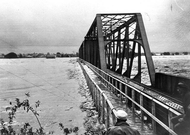 Railway Bridge, Kempsey 1949 flood suggests the power of the water.