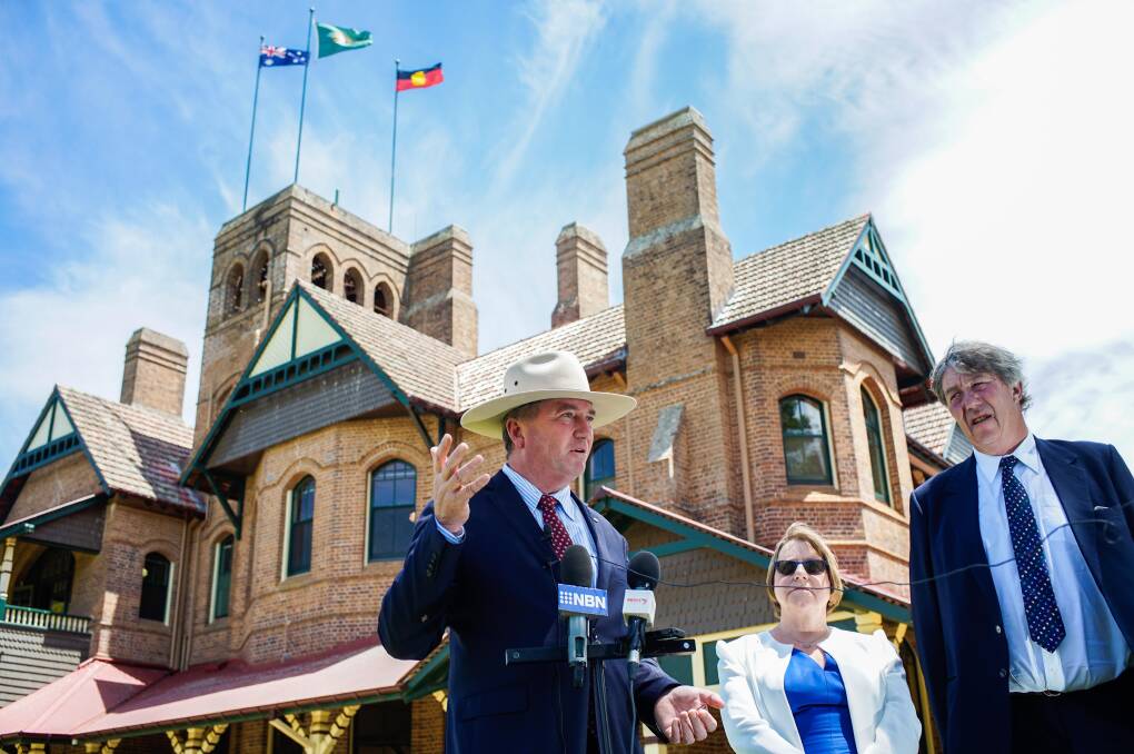 BIG MOVER: Deputy Prime Minister Barnaby Joyce with UNE's vice-chancellor Annabelle Duncan and chancellor James Harris. Photo: MATT BEDFORD