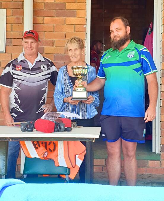 CHAMPIONS: Glen Innes and Armidale are presented the Gordon Creighton Cup by Teresa Creighton. 