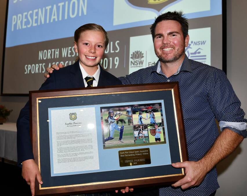 STANDOUT: Sophie Parsons was presented the North West primary athlete of the year award by former NRL player Jamie Lyon. Photo: Paul Mathews. 