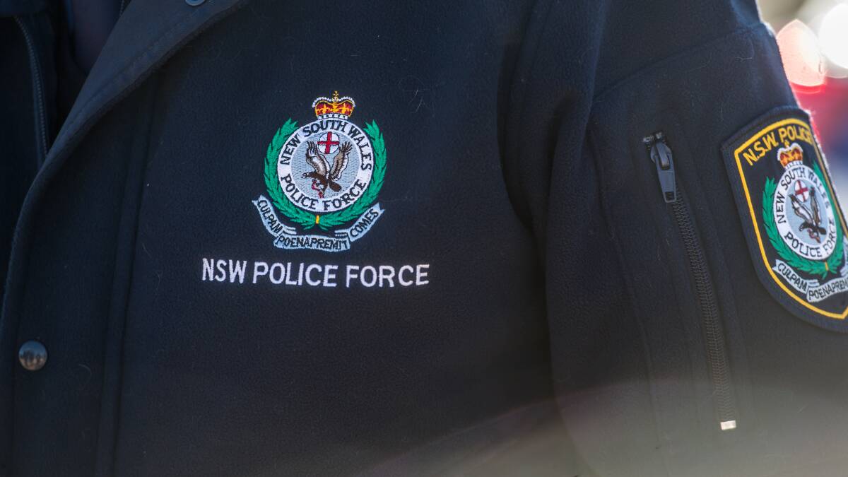 Armidale man threatened by two men with a knife