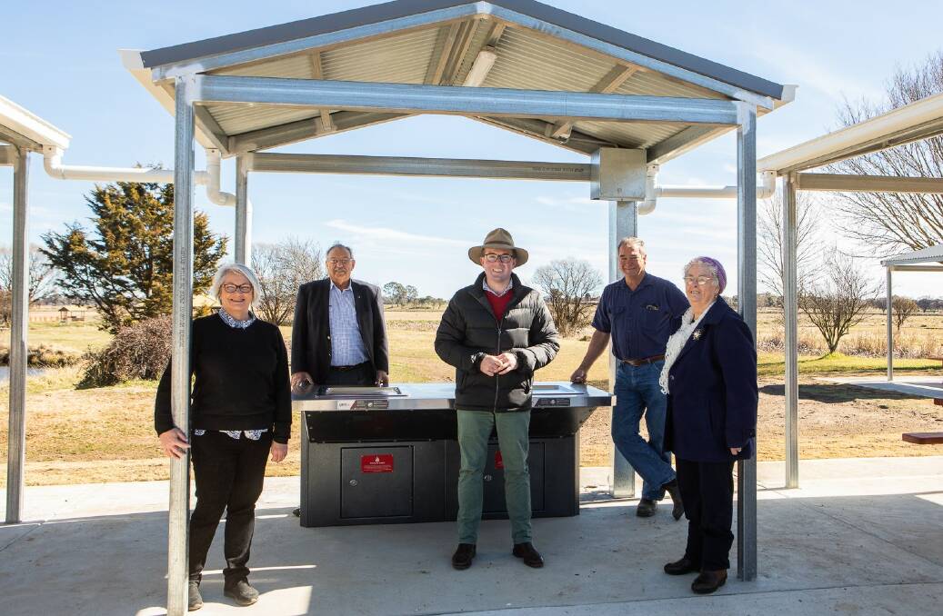 Guyra community members Aileen MacDonald OAM, Hans Hietbrink, Simon Murray and Dot Vickery OAM with Northern Tablelands MP at the completed Mother of Ducks Lagoon upgrade works.