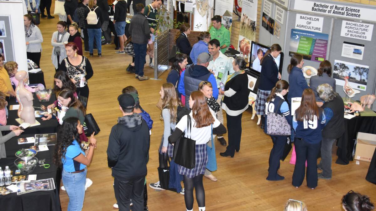 More than a thousand students come to UNE open day