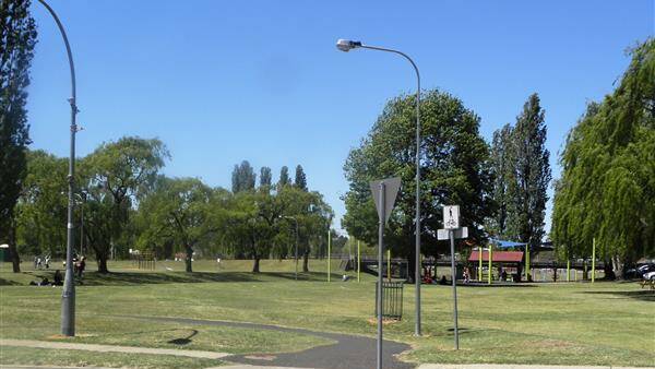 Be careful in Curtis Park, Armidale woman says after alleged attempted robbery