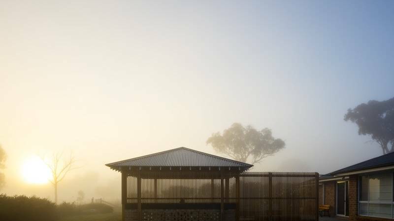 PRIZE: Armidale Refuge/Prospect – Armidale, by Virginia Wong-See at architecture@altitude, received an award at the 2018 NSW Country Division Architecture Awards. Photo: Brett Boardman.