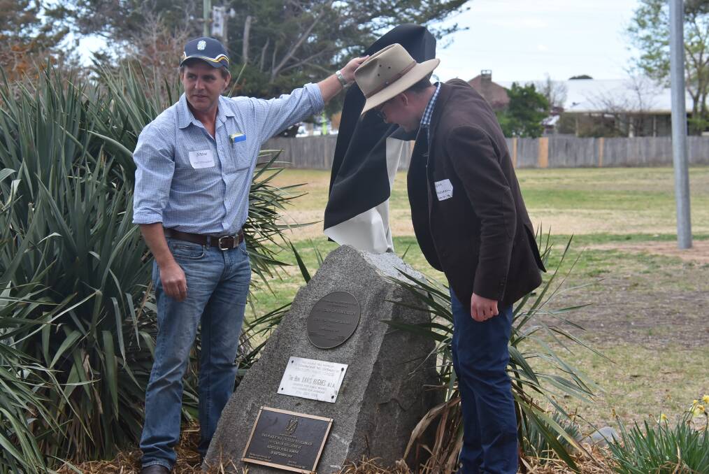 PLAQUE: P&C president Steve Ward and Northern Tablelands MP Adam Marshall unveiling the plaque. Photo: Nicholas Fuller