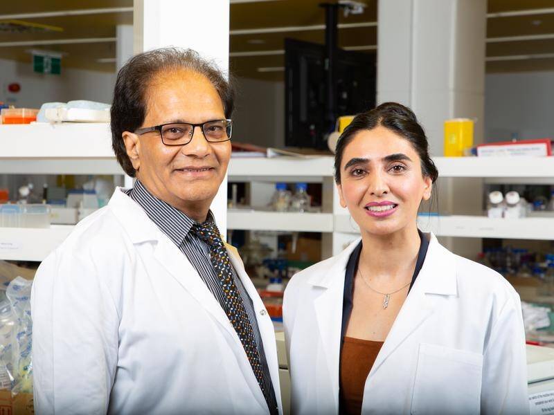 RMIT's Prof Suresh Bhargava & Dr Neda Mirzadeh(R) say gold is more effective at killing cancer cells