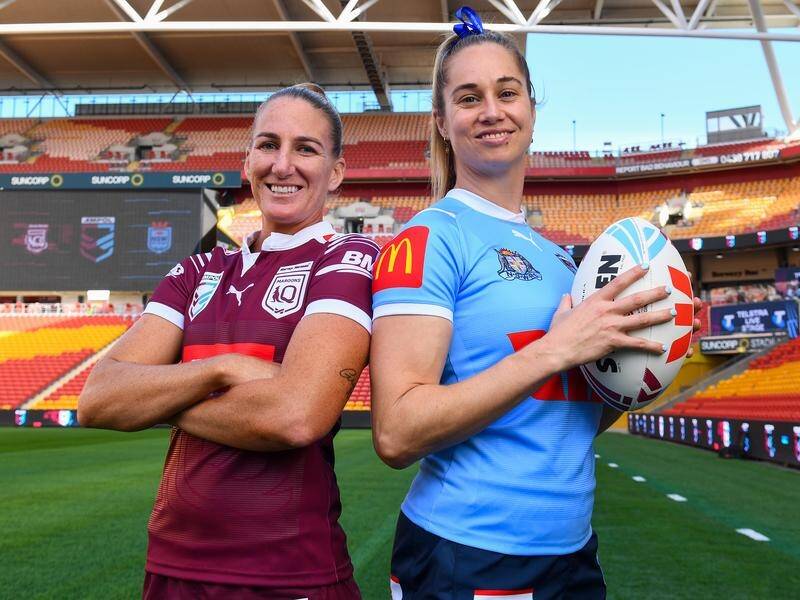 Queensland captain Ali Brigginshaw (left) and NSW co-captain Kezie Apps will do battle in Brisbane. (Jono Searle/AAP PHOTOS)
