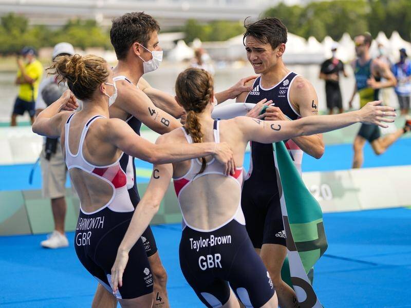 Great Britain have dominated the first Olympic mixed relay triathlon to claim gold in Tokyo.