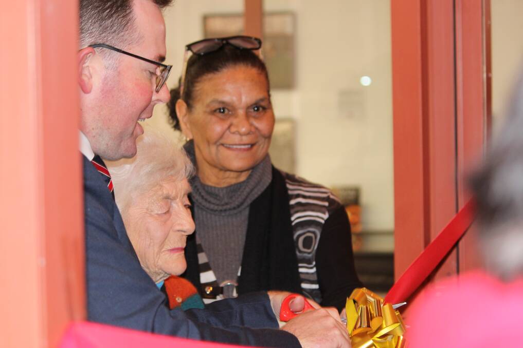 OPENING: (l-r) Member for Northern Tablelands Adam Marshall, Mrs Thelma McCarthy and Rose Lovelock cut the official ribbon to open the new gallery space.