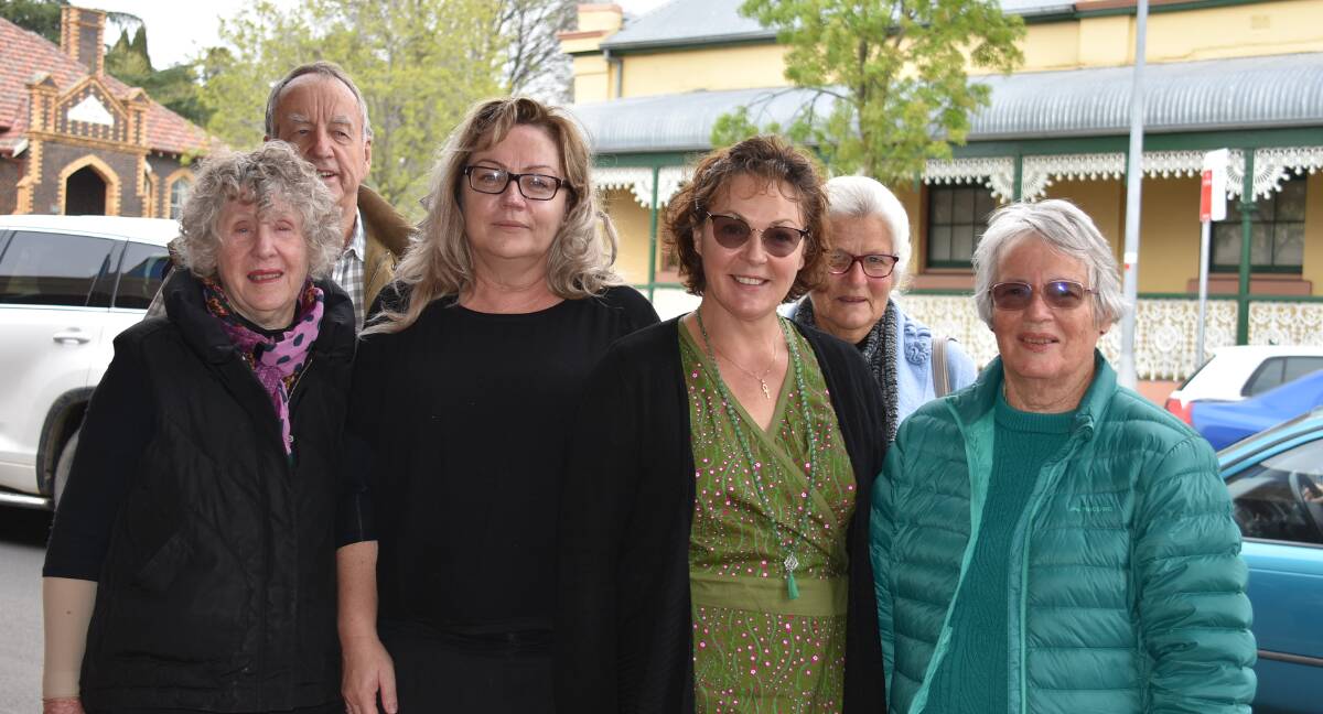 (l-r) Penny and Jim Long, Maria Kelsall, Lisa Rowe, Heather Marchant and Fran Newling.