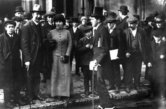 1913: Crowd gathered outside the court following the decision in the Lord Alfred Douglas libel case. Arthur, Ivy Ransome, left.
