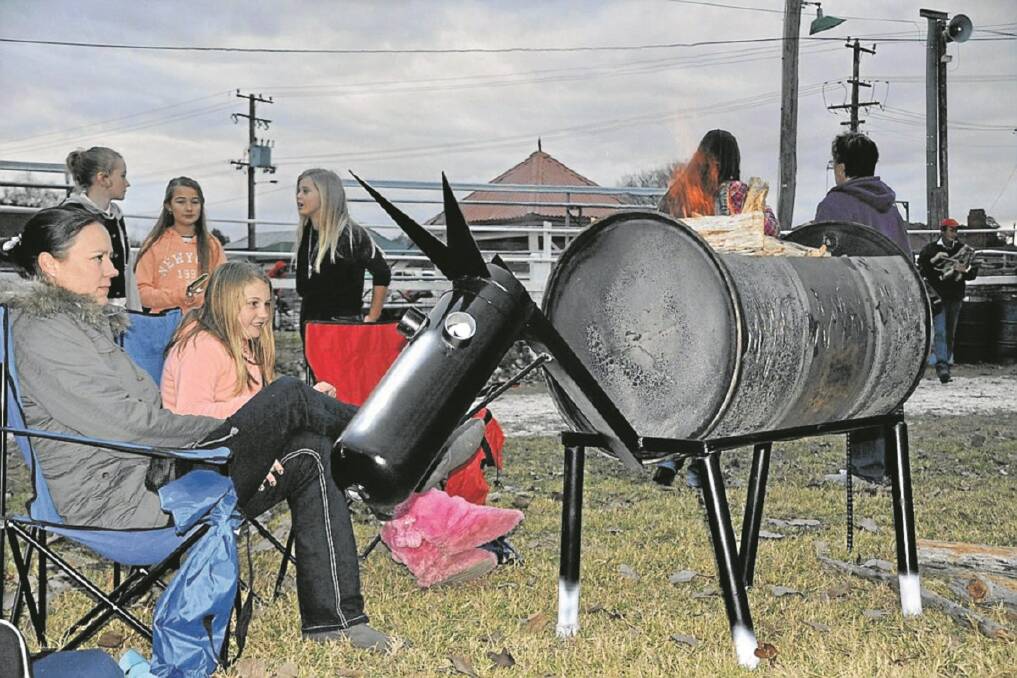 Bec and Kate Preston at Tenterfield's Lions Cracker Night. Photo:The Tenterfield Star. 