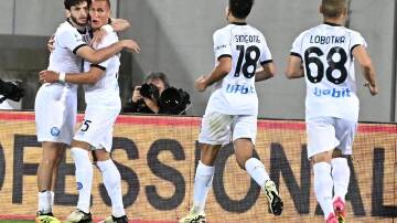 Striker Khvicha Kvaratskhelia (l) scored the equaliser for Napoli in a 2-2 draw with Fiorentina. (EPA PHOTO)